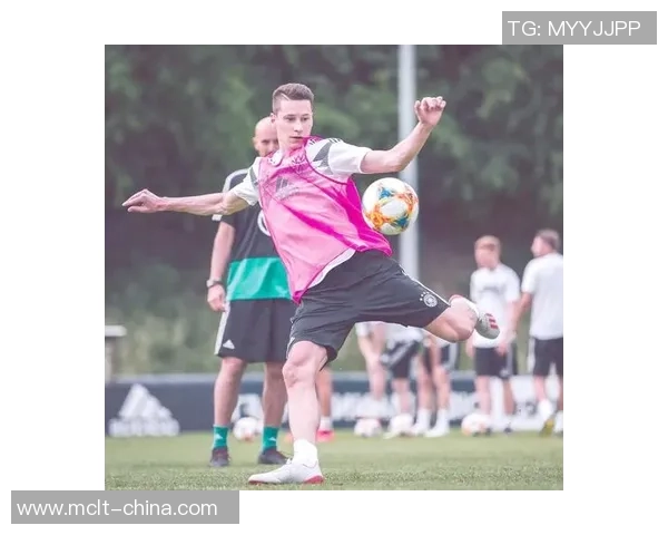 足球明星青睐的足球袜品牌揭秘助你提升球场表现与舒适度