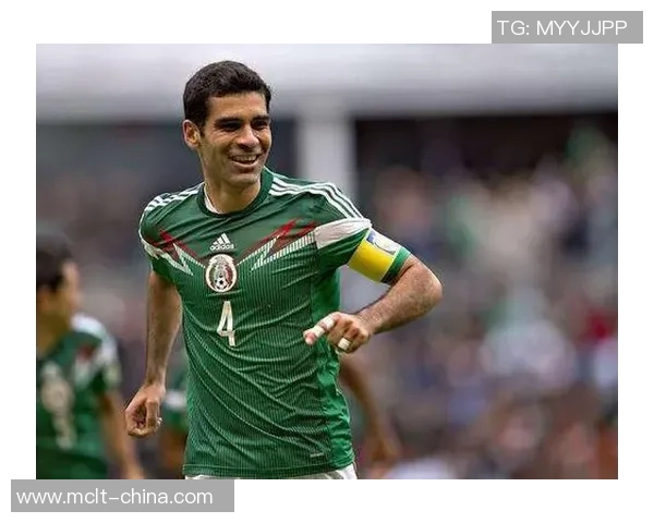 足球明星时尚穿搭解析探秘他们的LV潮流风格与搭配技巧