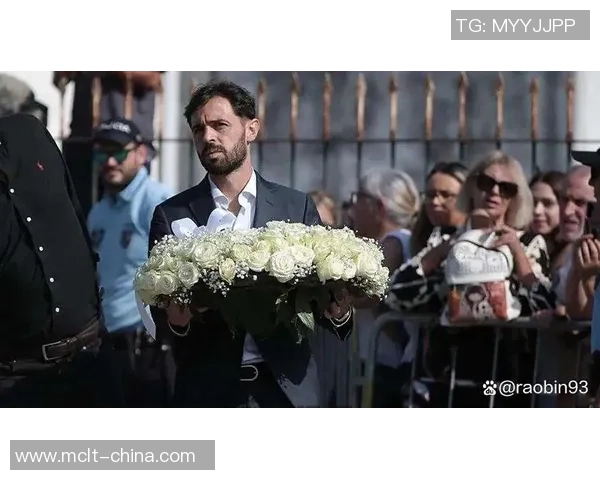 足球明星的离世引发全球哀悼球迷们共同缅怀他辉煌的职业生涯